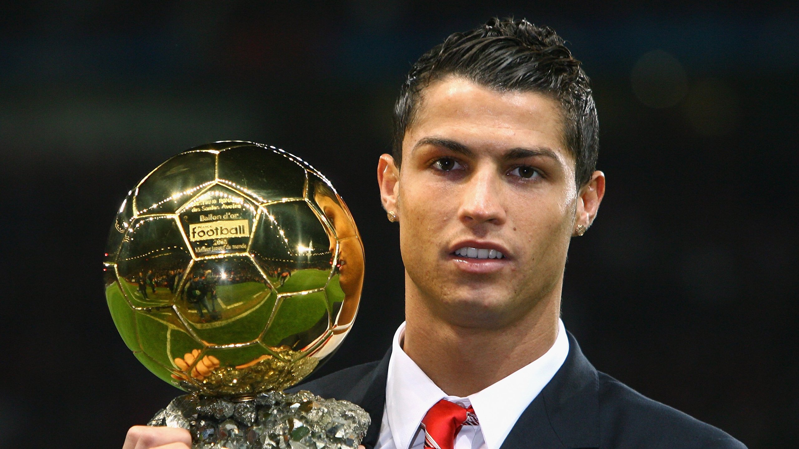 欧冠十六强抽签：巴黎碰上曼城 石油德比正式登陆淘汰赛舞台